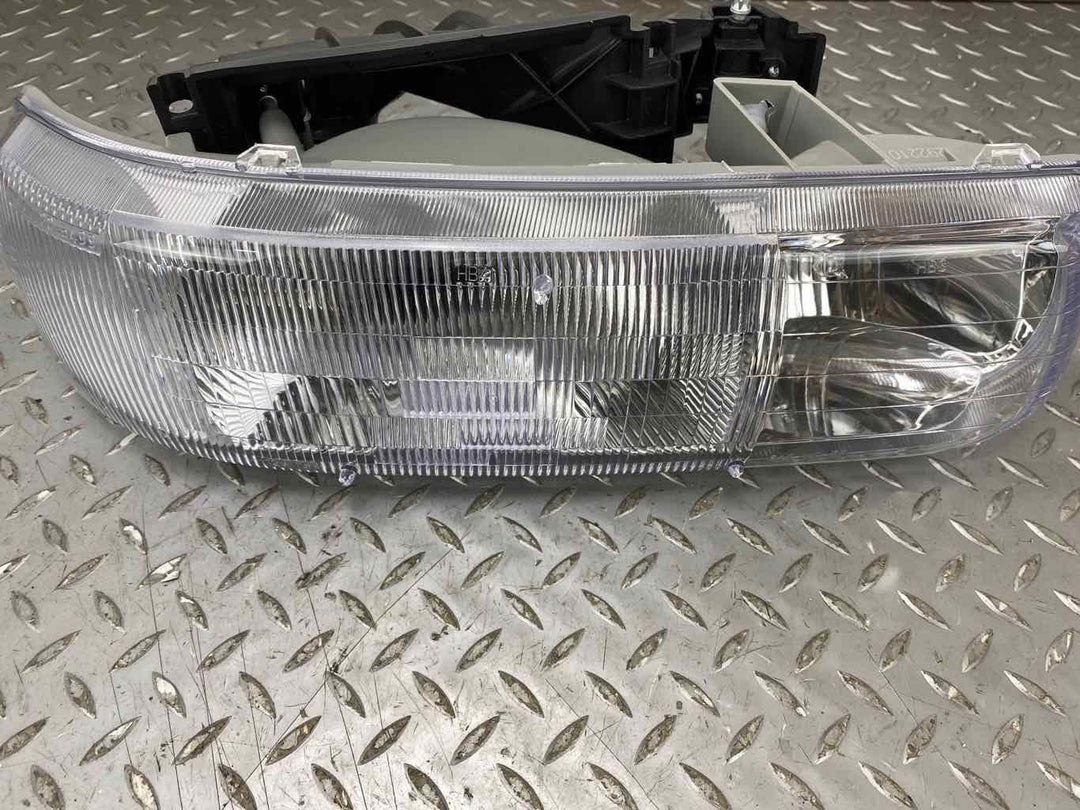 00-06 Chevy Suburban NEW Right Passenger Aftermarket TYC Headlight 20-5499-00-9