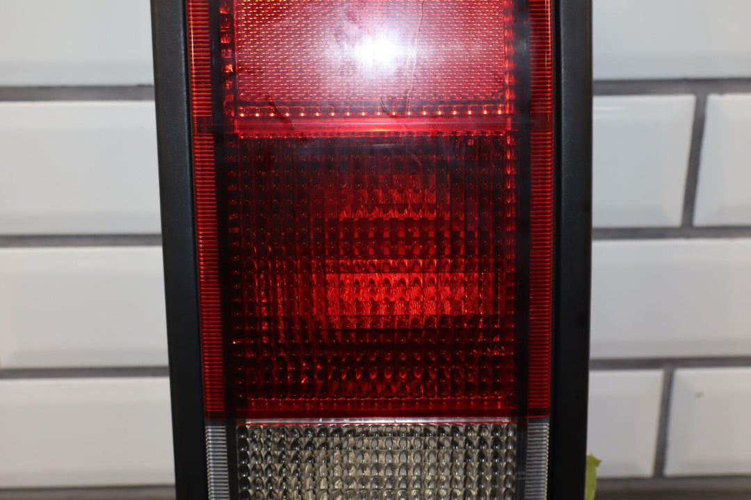 05-09 Hummer H2 SUV RH Right Passenger Tail Light Lamp Body Mounted OEM