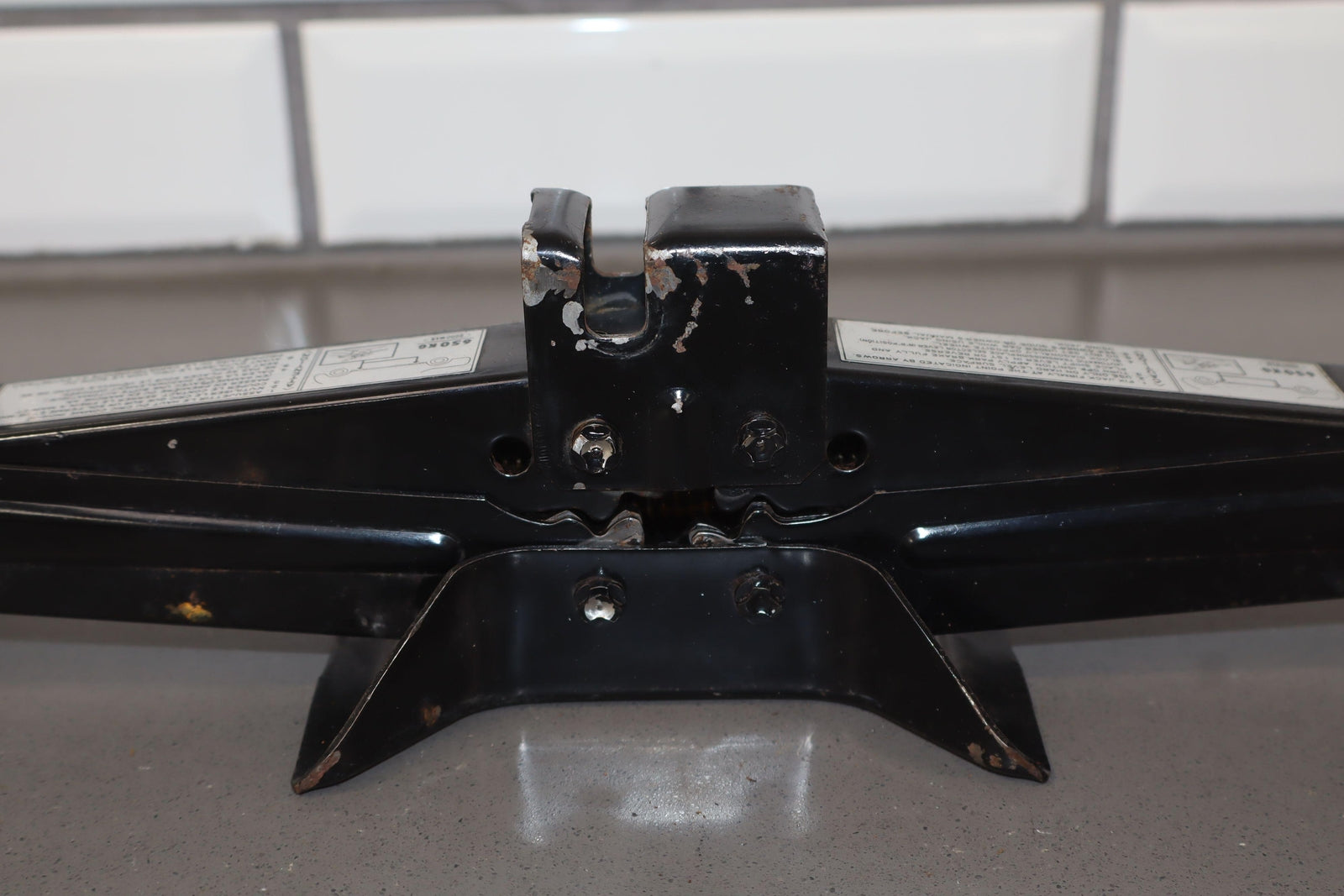 99-05 Mazda Miata NB OEM Emergency Scissor Jack – J & J Auto Wrecking