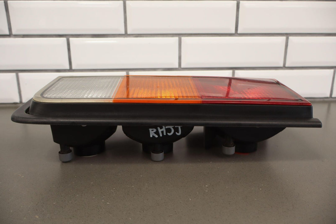 03-04 Hummer H2 Right Passenger Tail Light Tail Lamp (Body Mounted) OEM Tested