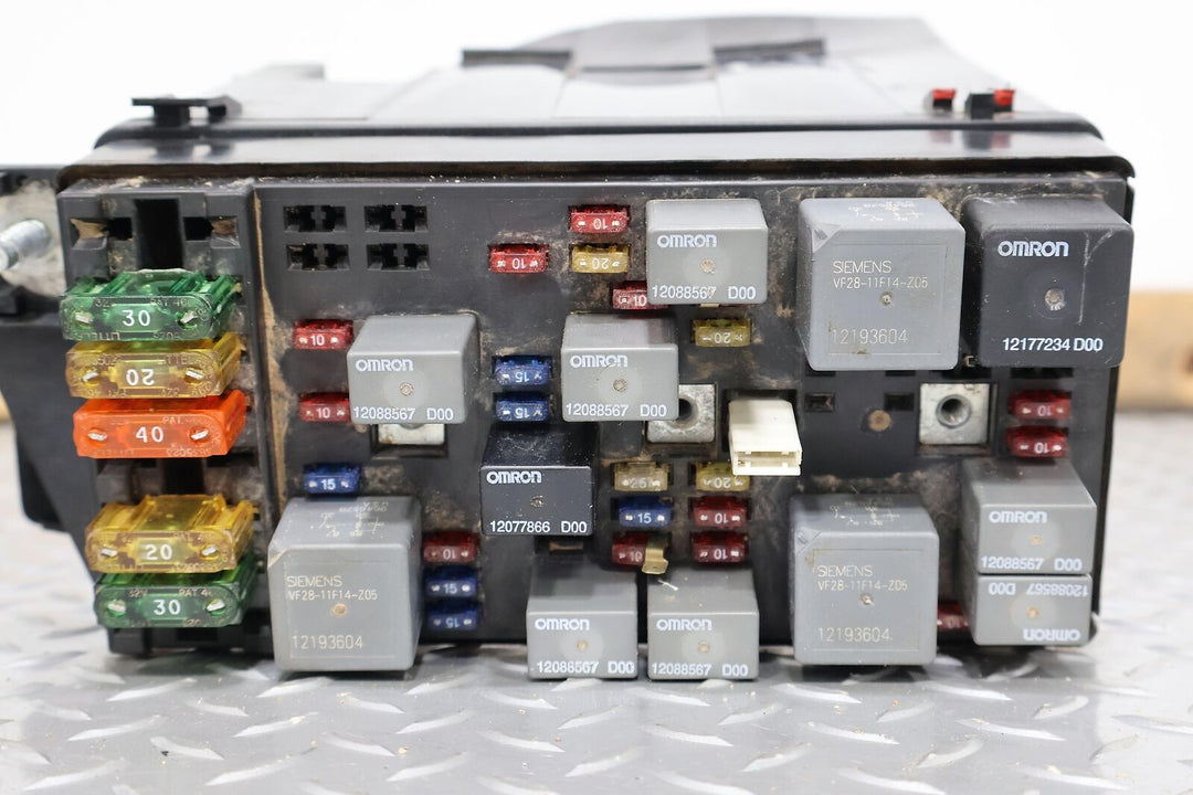 97 Chevy Corvette Engine Fuse Box W/ Lid & Relays OEM (15319557) 1 Broken Tab