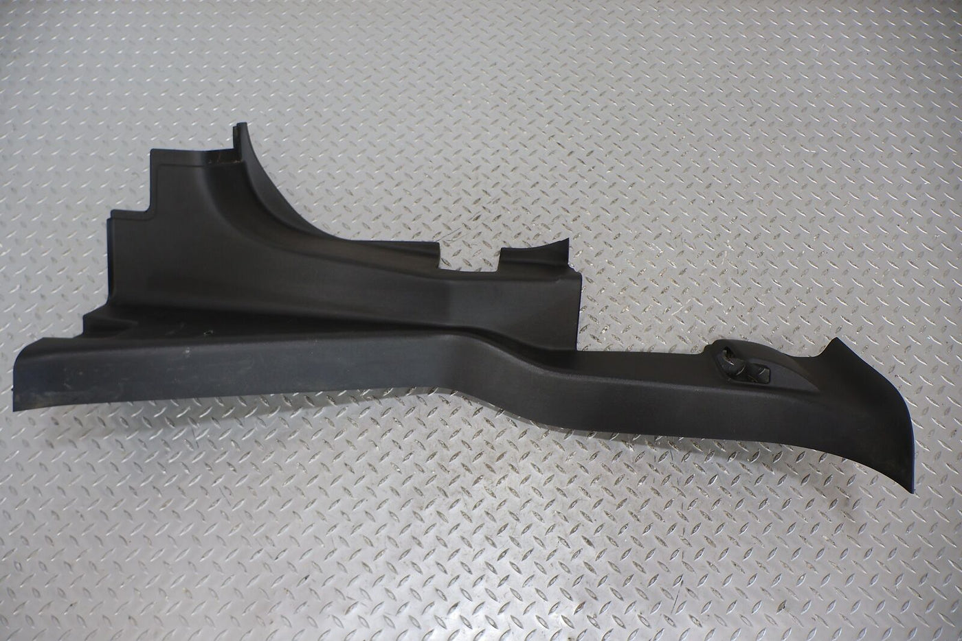 05-07 Hummer SUT Truck Left LH Driver Interior C-Pillar Trim Panel (Ebony 48I)