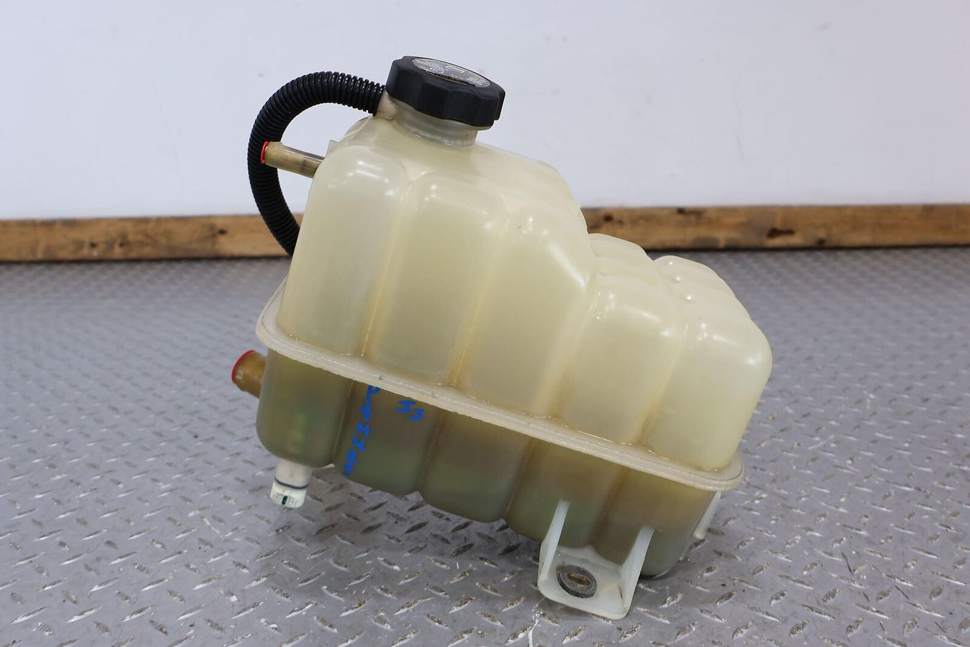 03-09 Hummer H2 Engine Coolant Recovery Bottle Reservoir W/ Cap