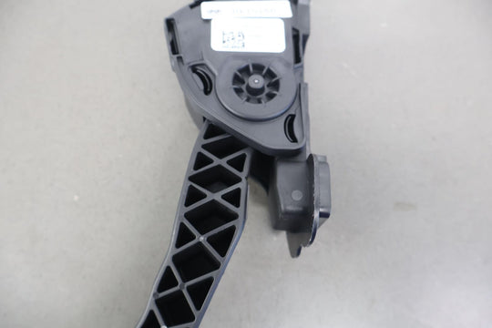 2012-2020 Tesla Model X S Accelerator Throttle Pedal (BE5C 9F836-AA) OEM