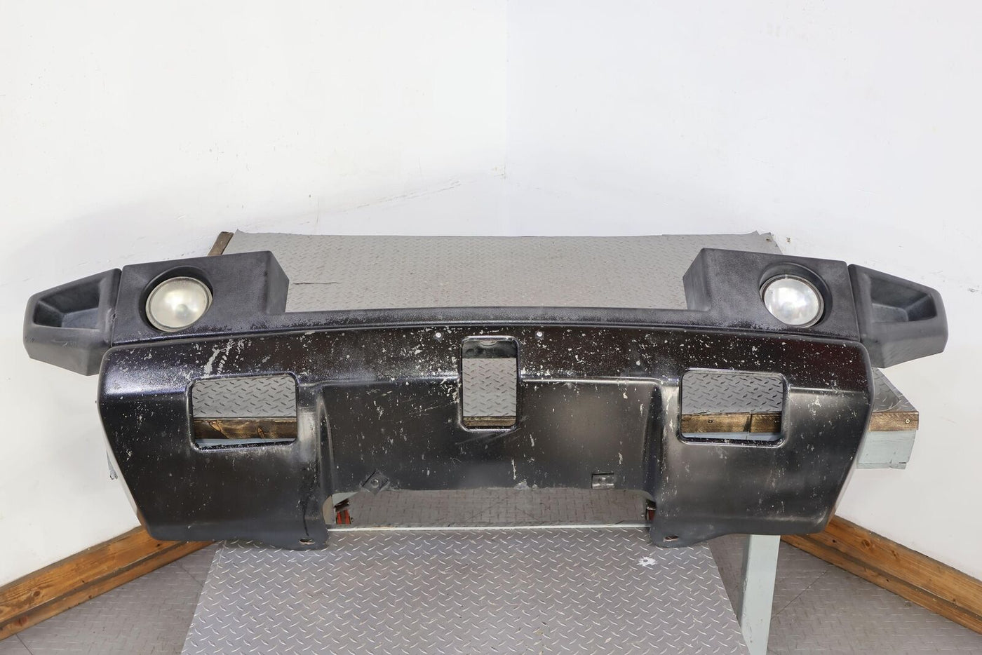 03-09 Hummer H2 Front Bumper W/ Textured Black Covers & Fog Lights (See Notes)