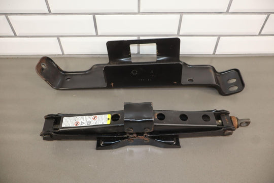 04-09 Hummer H2 SUV Scissor Jack W/Holder & Tools