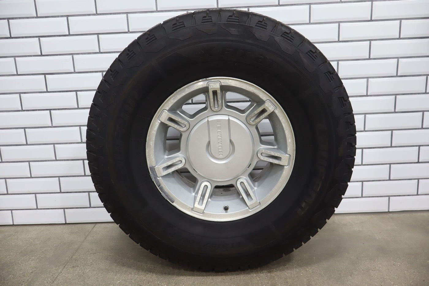 03-07 Hummer H2 Set of 4 17x8.5 OEM 7 Spoke Wheels W/Tires & Center Caps