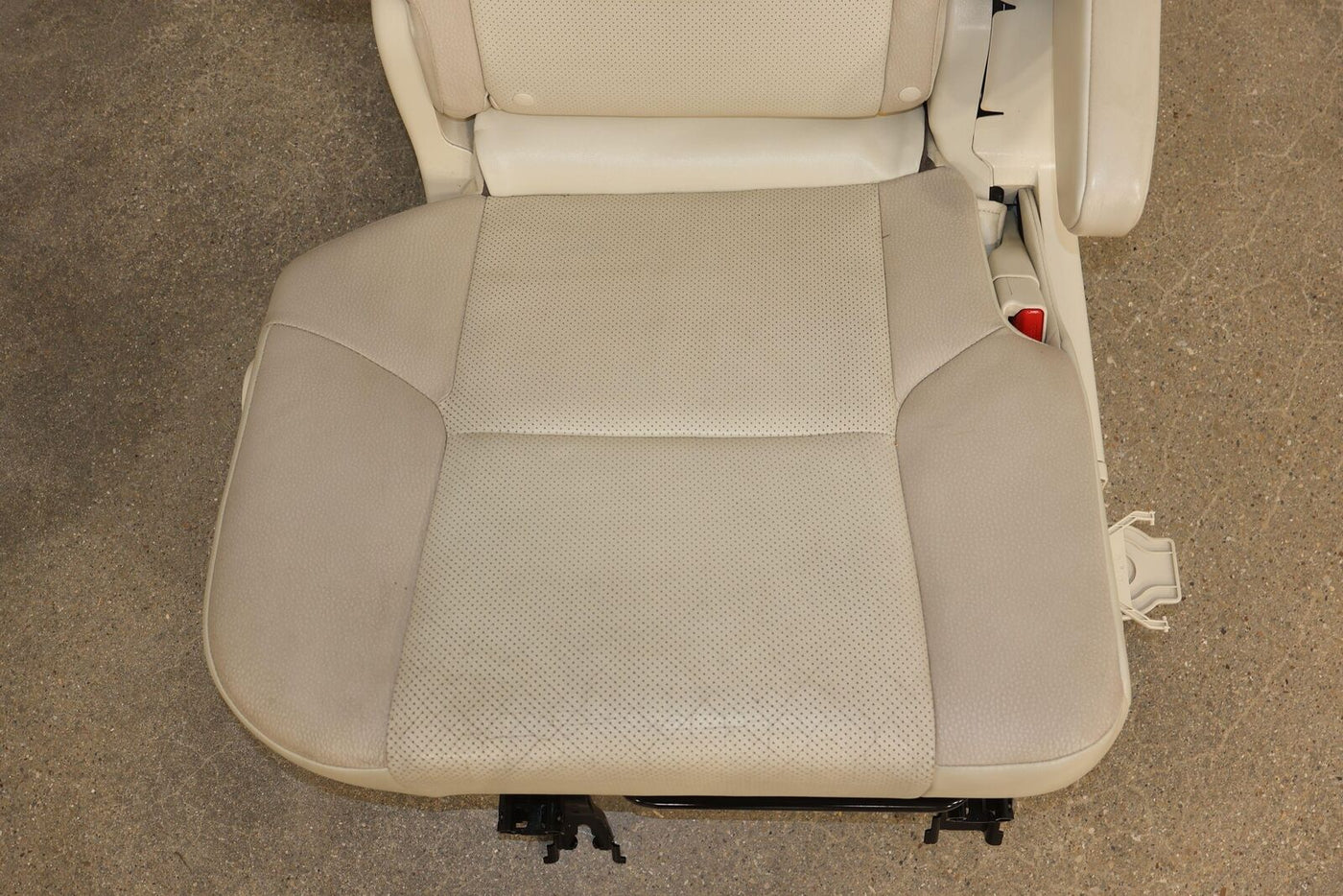 14-19 Lexus GX460 Rear Right RH Leather Rear 2rd Row Seat (Ecru LA00) Lt. Wear