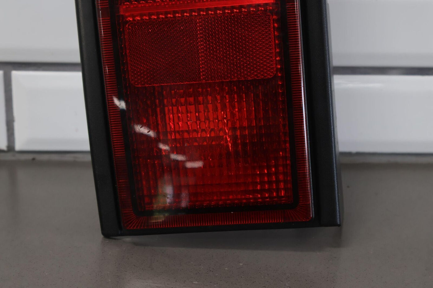 05-09 Hummer H2 Right Passenger Tail Light Lamp OEM (SUV) Tested Quarter Mounted