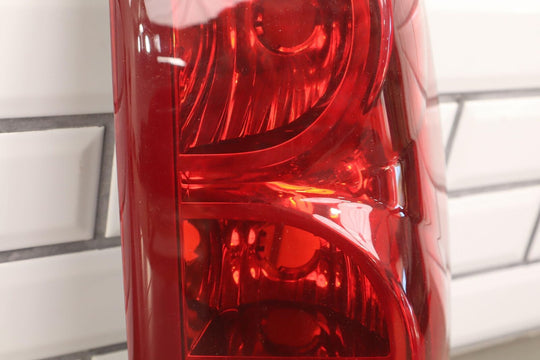 03-07 Chevy Silverado Right RH Passenger Tail Light OEM GM