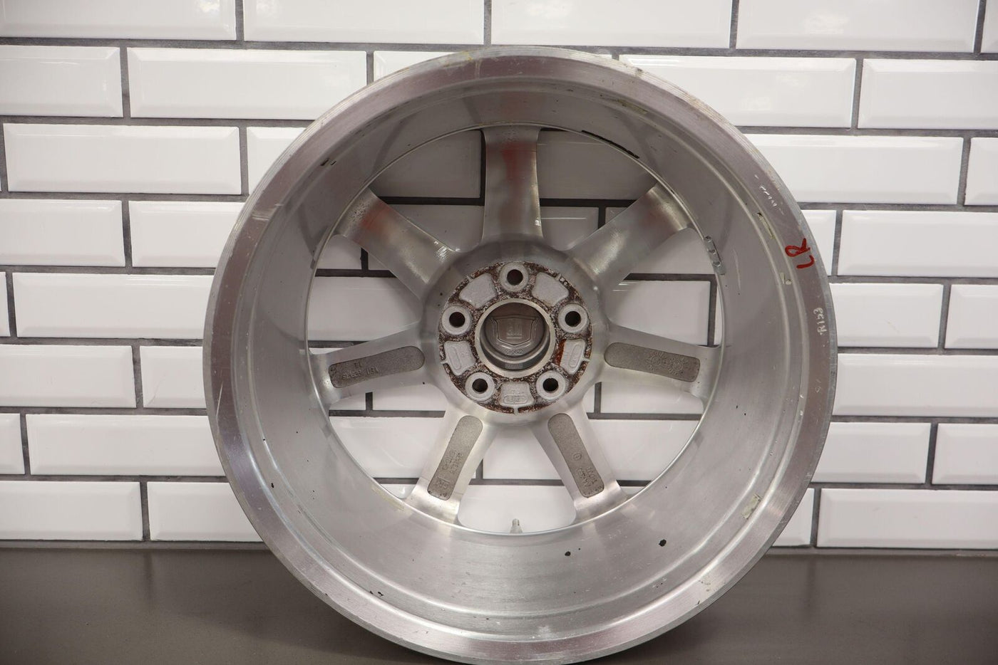 04-08 Cadillac XLR OEM 18x8 Polished 7 Spoke Wheel with Center Cap (Curb Rash)