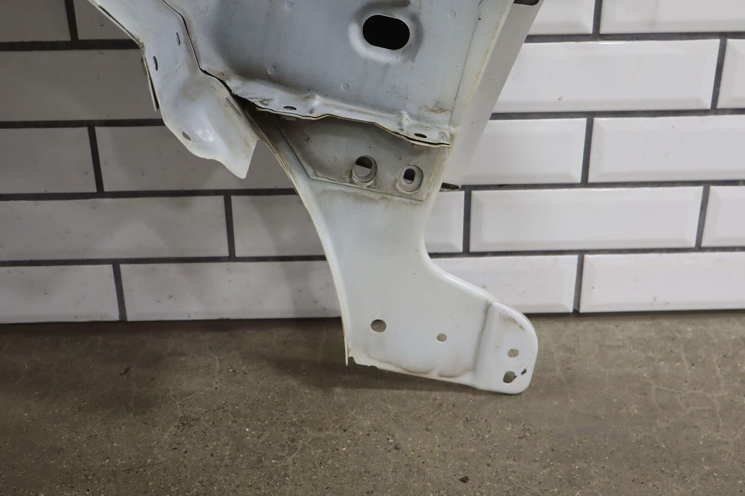 99-06 Chevy Silverado/Tahoe/Suburban Driver Left Fender (Summit White 50U)