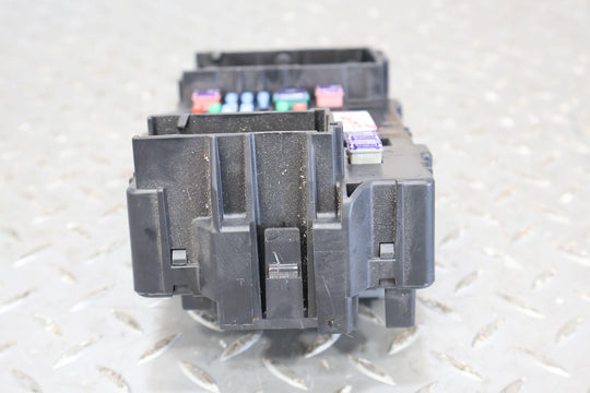 16-18 GMC Sierra Silverado 1500 Right RH Cabin Fuse Junction Box (23443946_02)