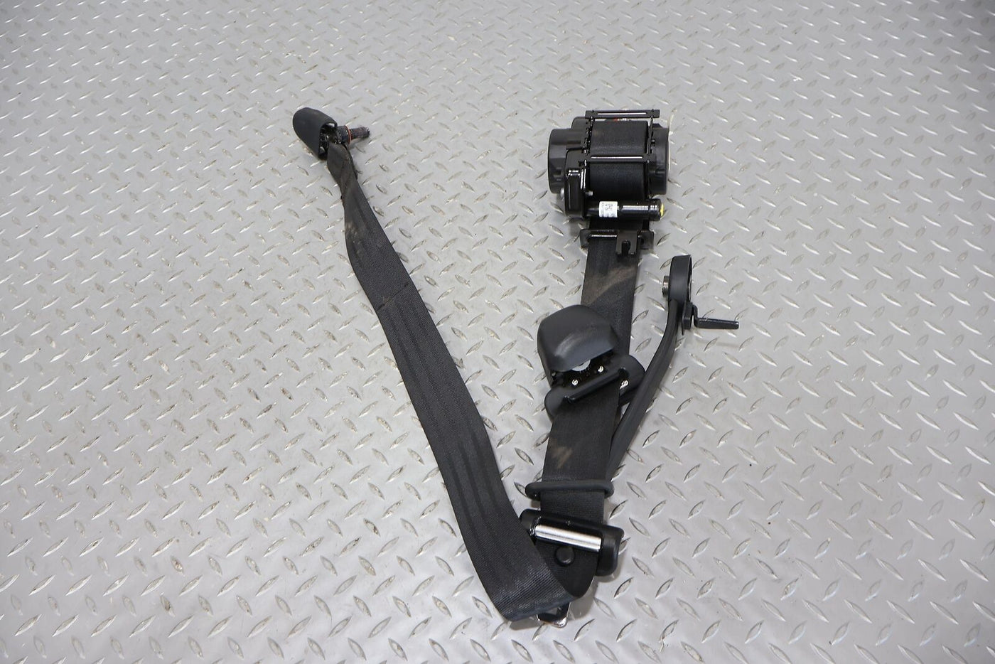 13-16 Hyundai Genesis Coupe Front Right Seat Belt Retractor (Black 9P) See Notes