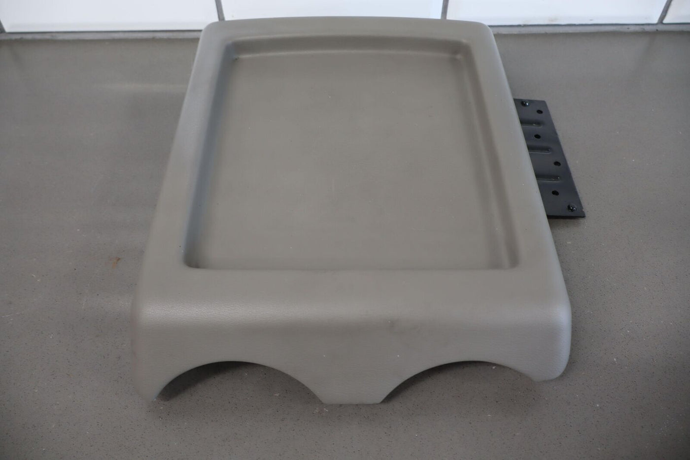 2003-2007 Hummer H2 OEM Center Console Lid/Arm Rest with Hinge (Wheat 502)