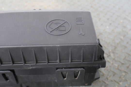 14-15 Cadillac ELR Engine Fuse Junction Relay Box W/ Lid