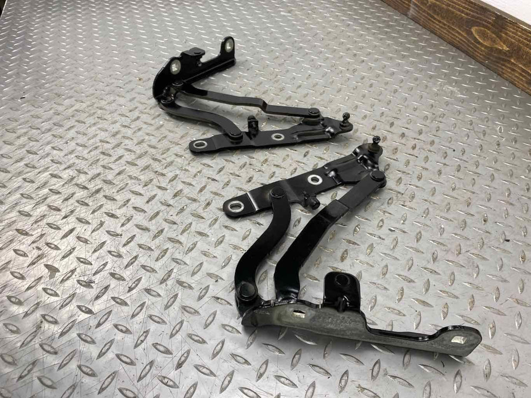 16-20 Chevy Camaro Coupe Pair LH&RH Deck Lid Hinges (Mosaic Black Metallic GB8)