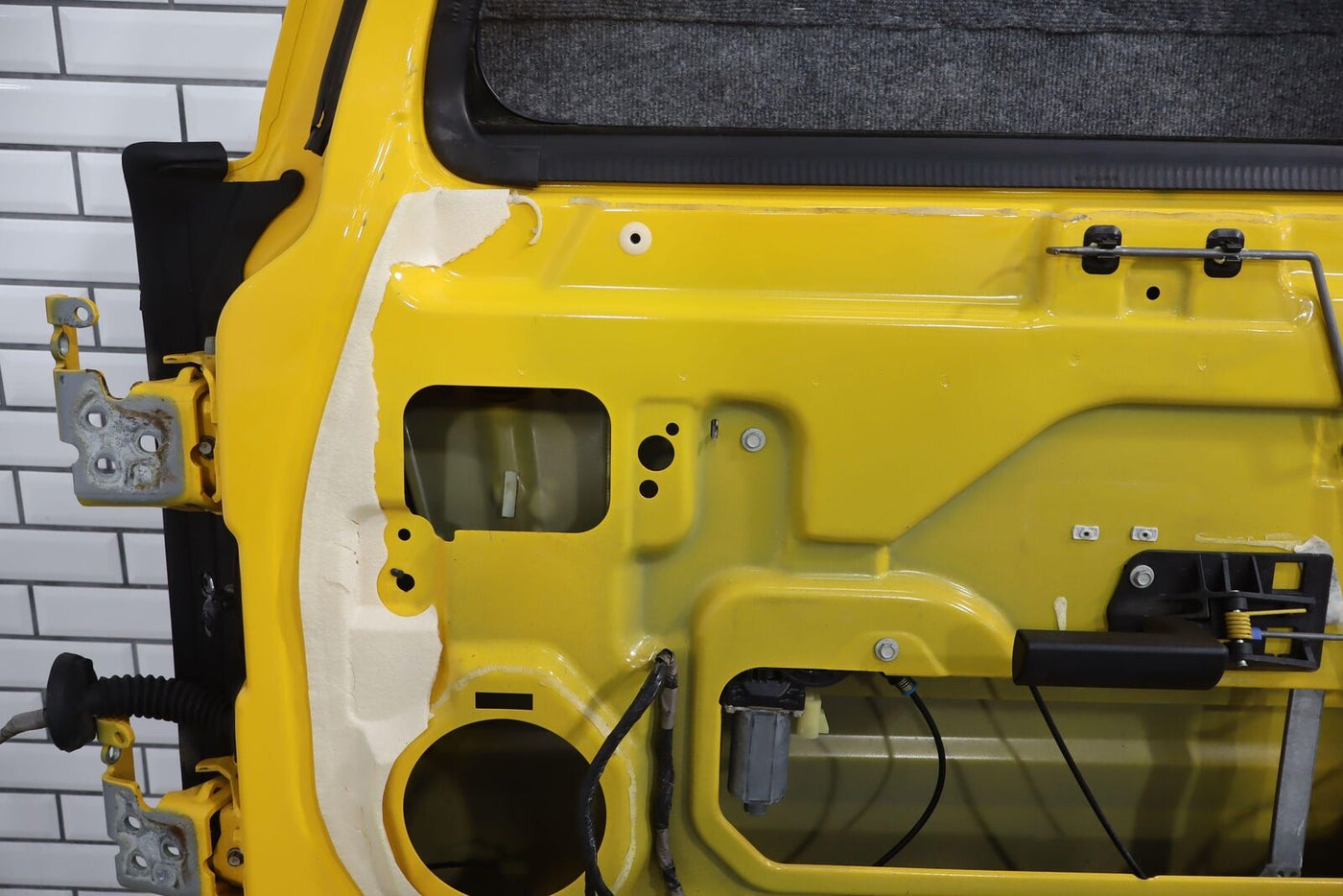 03-09 Hummer H2 Front Right Passenger Door Yellow (43U) W/Window *See Photos*