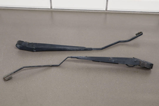 03-07 Hummer H2 LH&RH Pair of OEM Wiper Arms (No Blades) *Sun Faded*