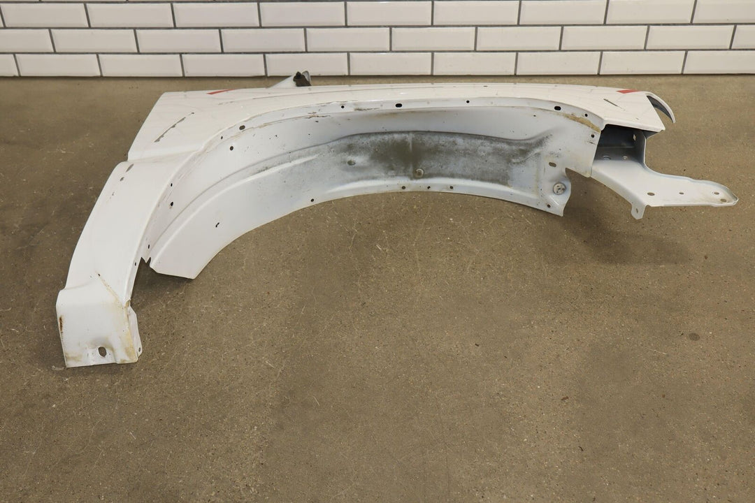 99-06 Chevy Silverado/Tahoe/Suburban Passenger Right Fender (Summit White 50U)