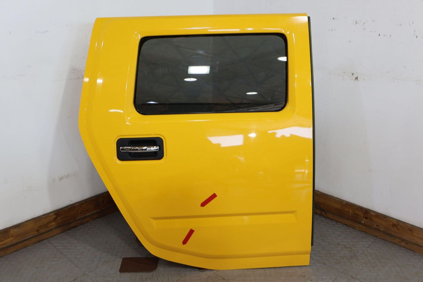 03-09 Hummer H2 Passsenger Right RH Rear Door W/Glass (Yellow 79U) See Notes