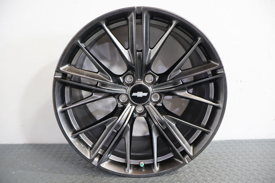 17-22 Chevy Camaro ZL1 Rear 20x11 OEM Wheel (Dark Graphite) Marks On Lip