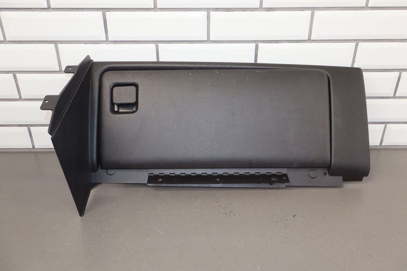 05-07 Hummer H2 OEM Glove Box Door & Surround Ebony (482) See Photos