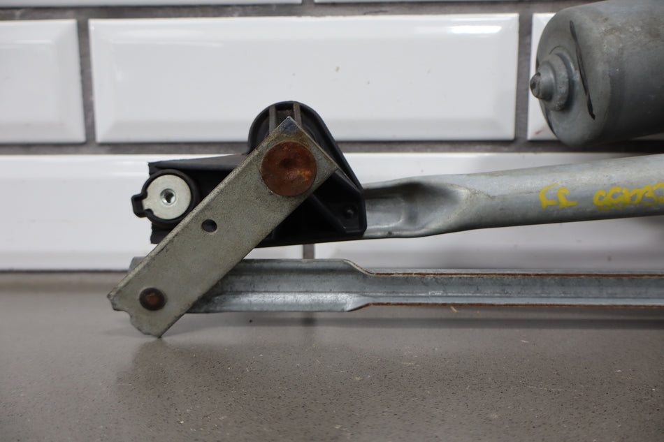 2005 Chevrolet Silverado 2500- Wiper Linkage