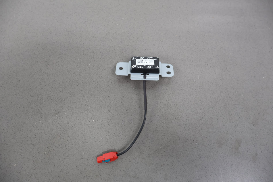 2022 Rivian R1T- Antenna