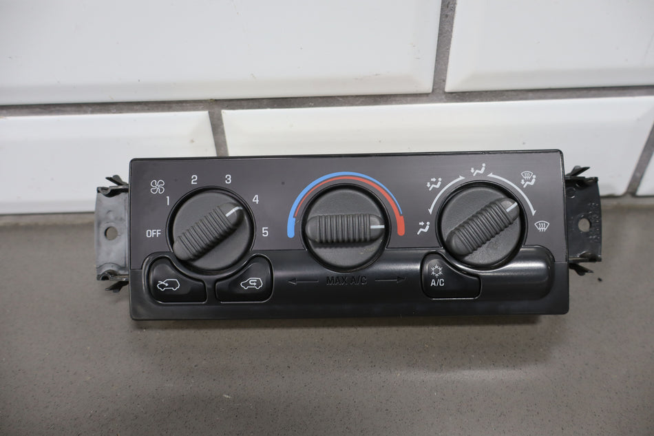 2001-2002 Chevrolet Silverado 2500 HD Heater/AC Controls 15054697 OEM