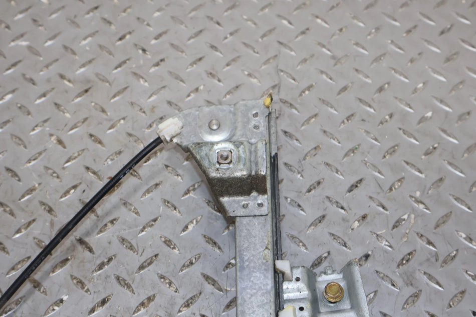 2004 Hummer H2- FRONT DOOR REGULATOR
