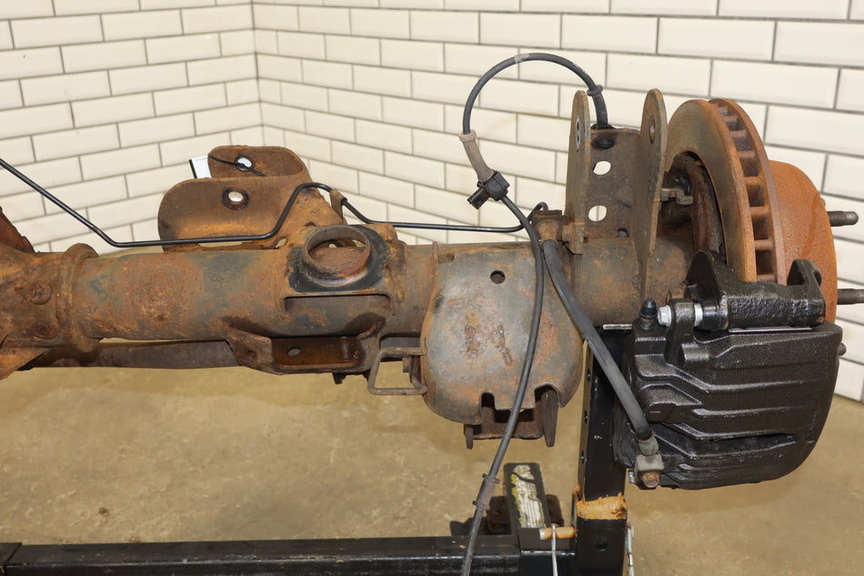 2003-2006 Cadillac Escalade ESV Rear Axle Assembly 15135401 OEM