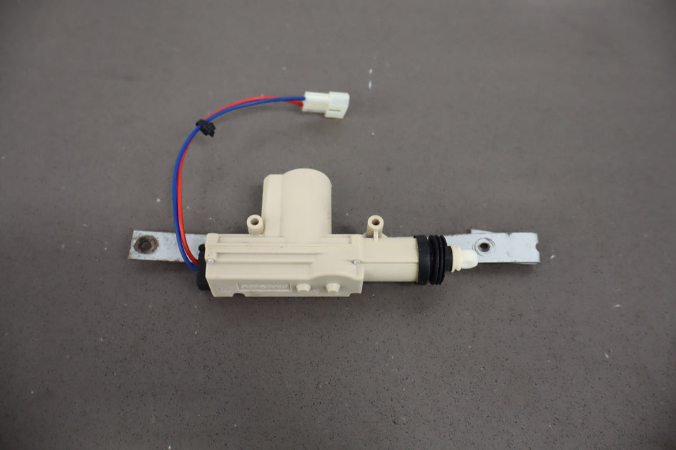 2000 Mazda MX-5 Miata Right Front Door Latch
