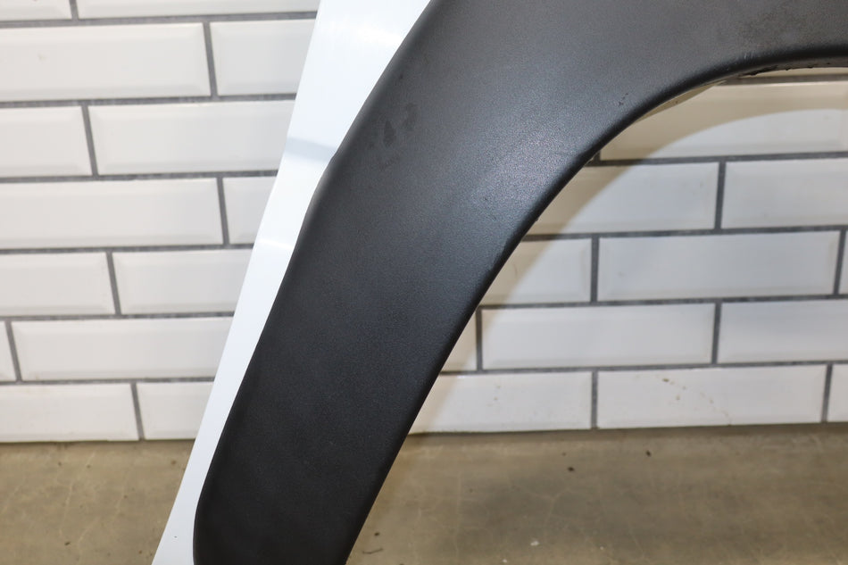99-02 Chevy Silverado 99-06 Suburban Tahoe Right RH Fender Olympic White 93