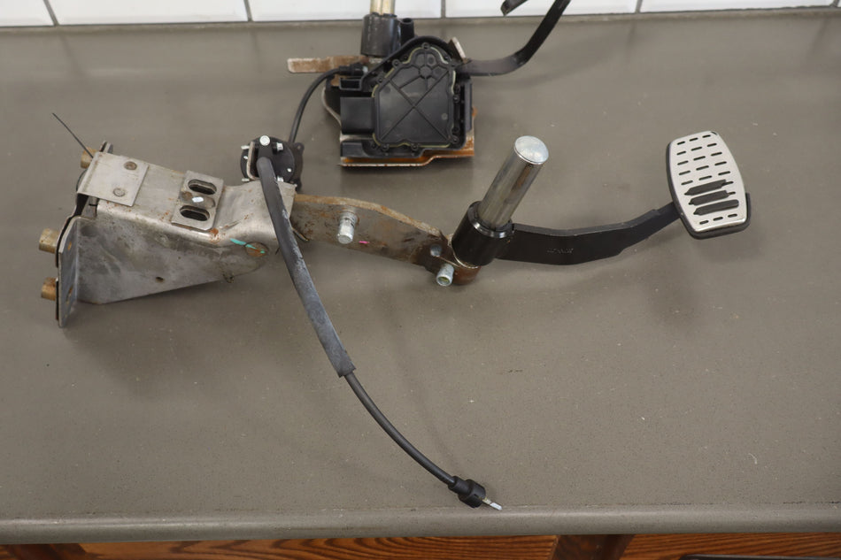 2003-2007 Ford F-250 Super Duty Pedal Assembly OEM