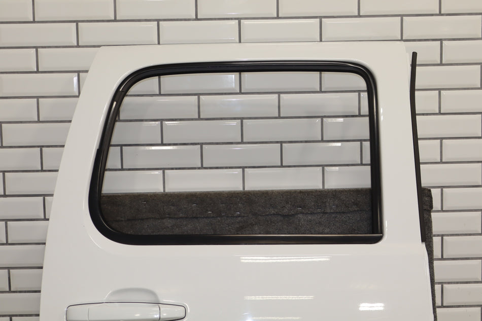2007-2014 Chevrolet Suburban Right Rear Door Summit White ( 50U ) 22892604