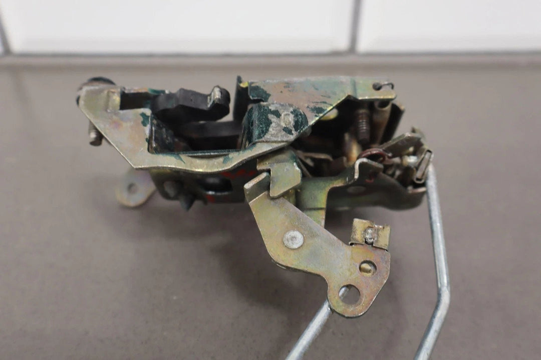 84 - 96 C4 Corvette Left Driver Door Latch W/Rods Tested