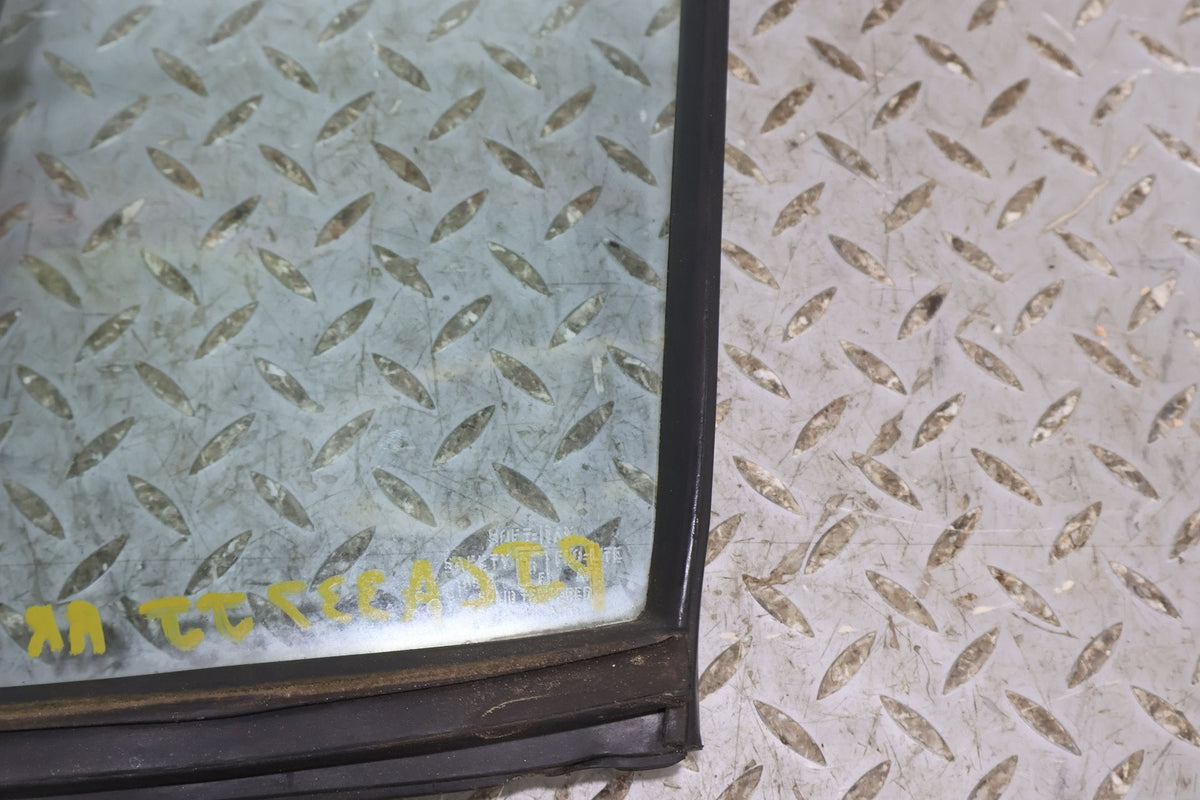 88-89 Cadillac Brougham Rear Right Vent Glass Window (W/Vinyl Roof) Glass Only