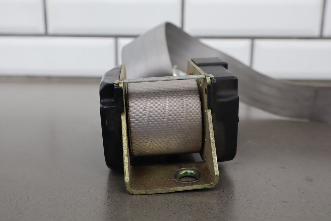 88 - 94 Chevy C/K Truck GMT400 Extended Cab Left Rear Seat Belt Gray 13i
