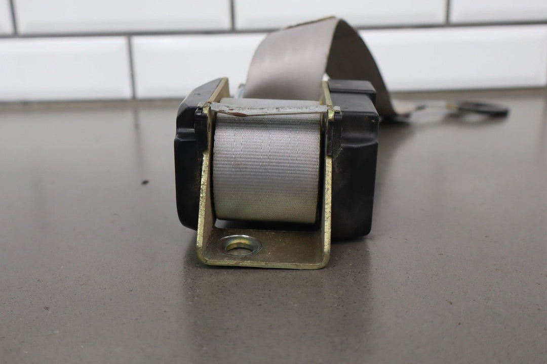 88 - 94 Chevy C/K Truck GMT400 Extended Cab Right Rear Seat Belt Gray 13i