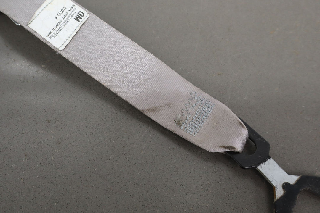 88 - 94 Chevy C/K Truck GMT400 Extended Cab Right Rear Seat Belt Gray 13i