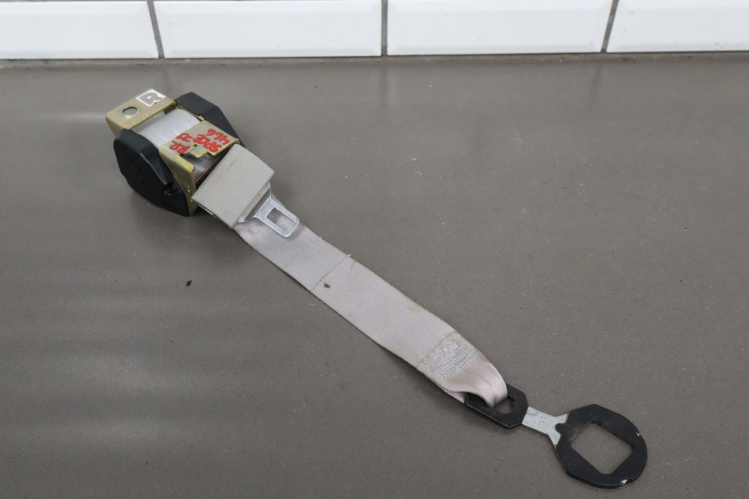 88 - 94 Chevy C/K Truck GMT400 Extended Cab Right Rear Seat Belt Gray 13i