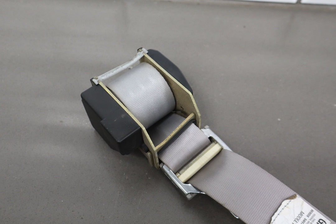 88 - 94 Chevy C/K Truck GMT400 Extended Cab Right Rear Seat Belt Gray 13i