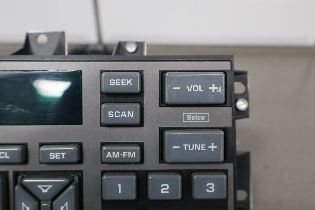 88 - 94 Chevy C/K Truck GMT400 Factory Radio Tape Player Equilizer Tested OEM