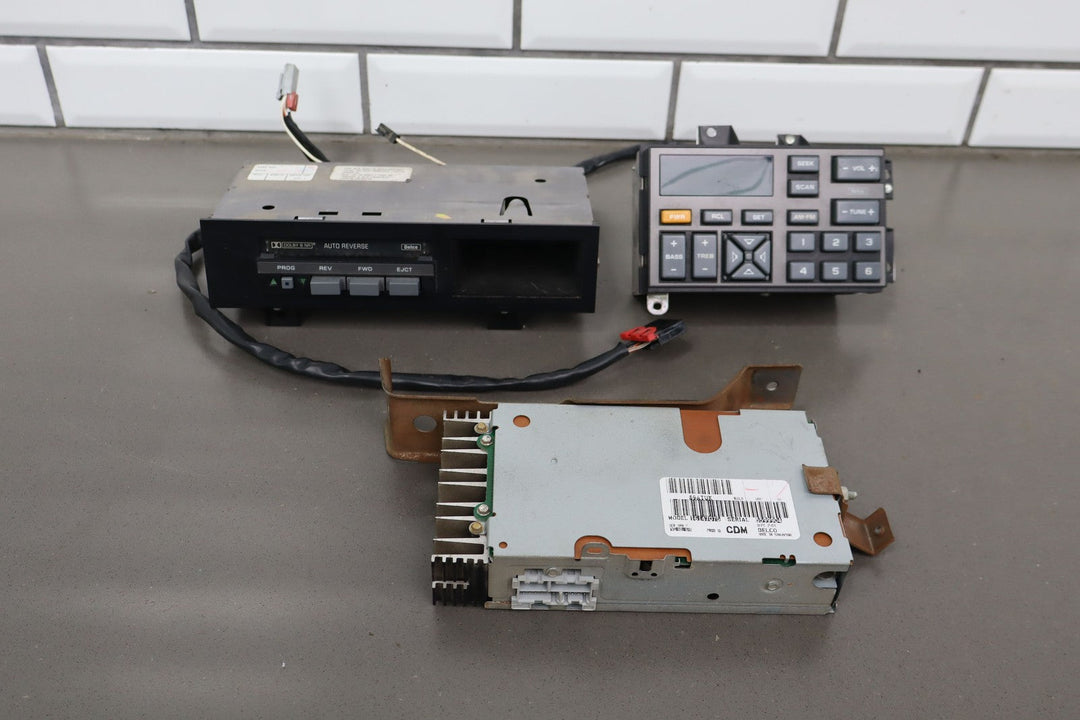 88 - 94 Chevy C/K Truck GMT400 Factory Radio Tape Player Equilizer Tested OEM