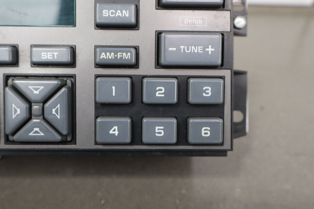 88 - 94 Chevy C/K Truck GMT400 Factory Radio Tape Player Equilizer Tested OEM