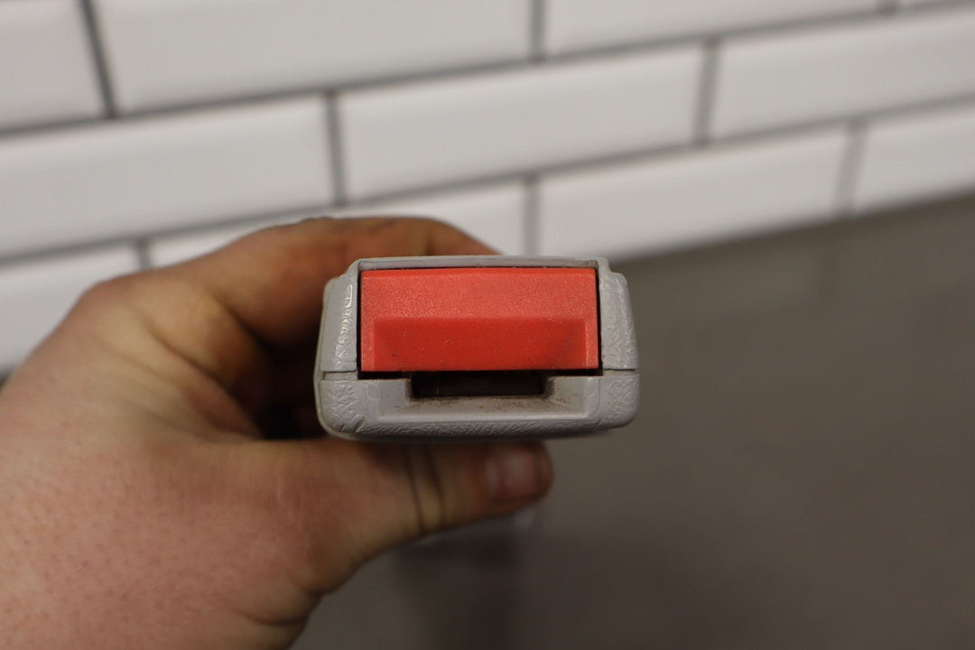 88 - 94 Chevy C/K Truck GMT400 Front Seat Belt Buckles Pair Left/Right OEM