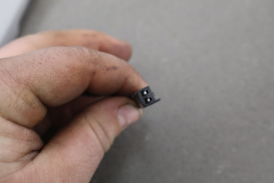 88 - 94 Chevy C/K Truck GMT400 Front Seat Belt Buckles Pair Left/Right OEM