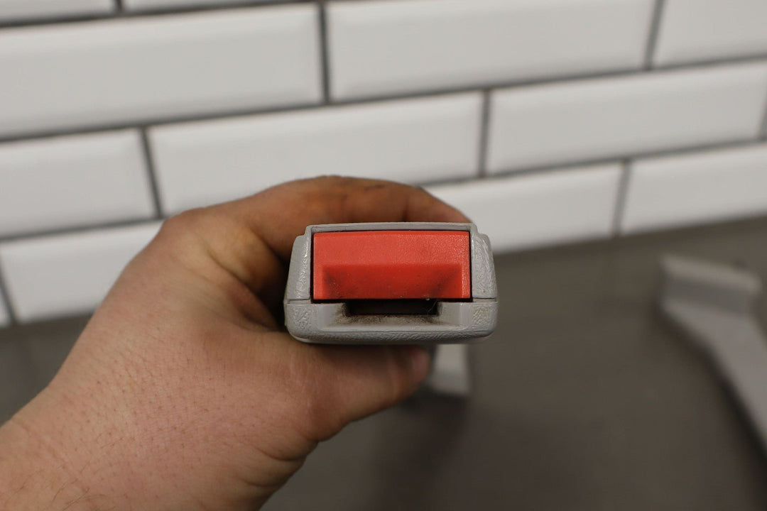 88 - 94 Chevy C/K Truck GMT400 Front Seat Belt Buckles Pair Left/Right OEM