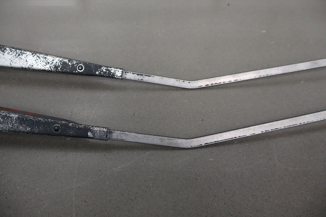 88 - 94 Chevy C/K Truck GMT400 OBS OEM Windshield Wiper Arms Pair Left/Right